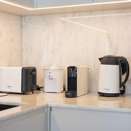 Edition 147 - Luxury Housing *