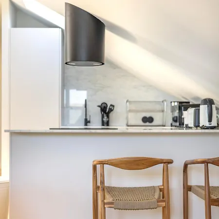 Edition 147 - Luxury Seafront Apartment Porto