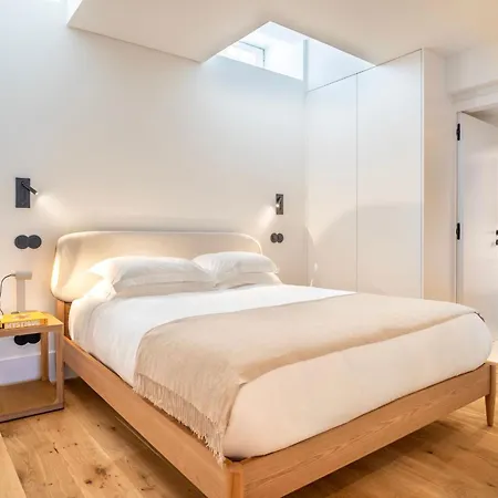 Edition 147 - Luxury Seafront Apartment